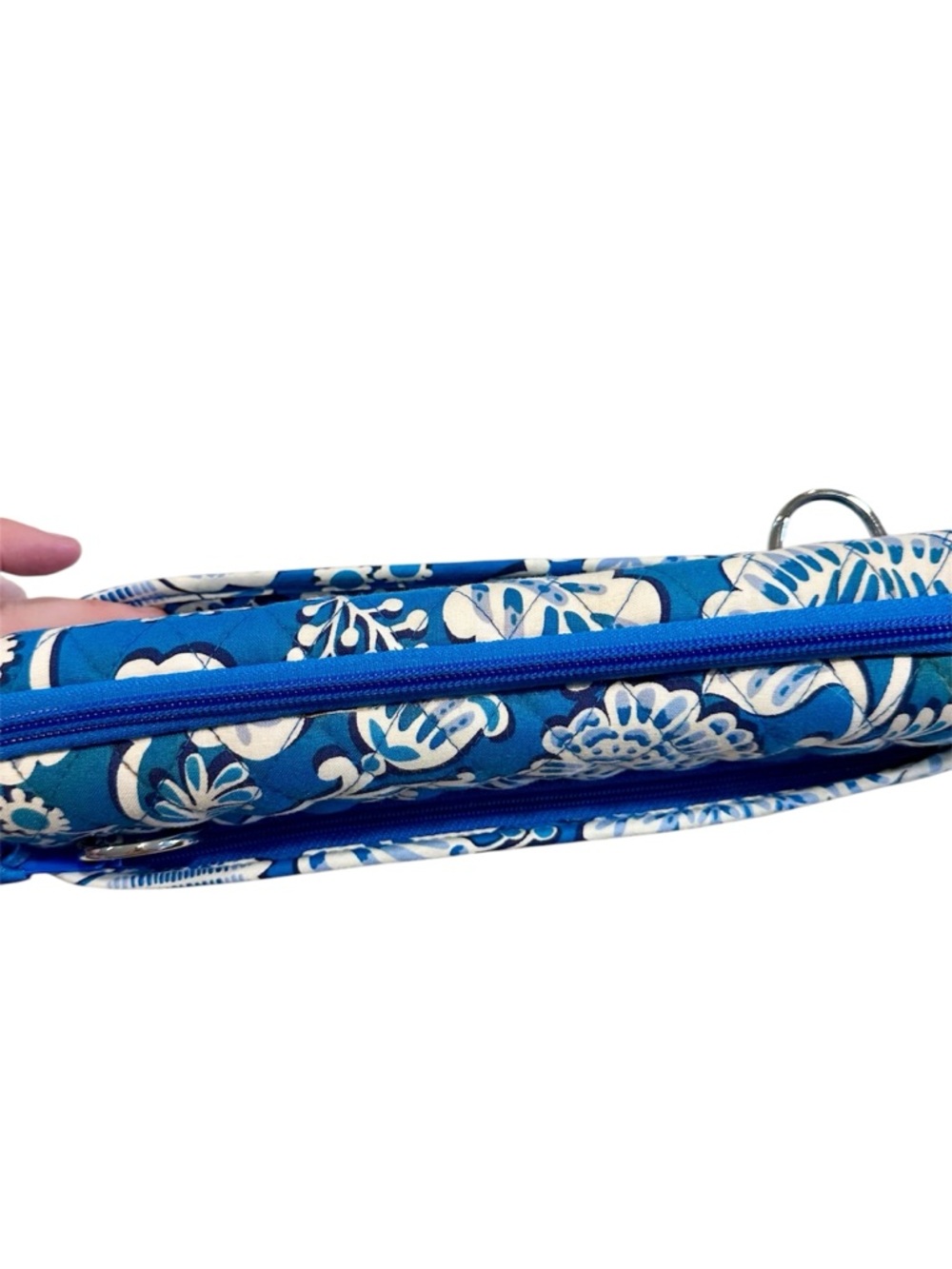 Vera Bradley Blue and White Quilted Hard Shell Padded Floral Laptop Case - Picture 3 of 6
